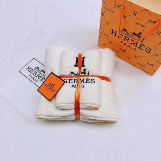 Designer Towel 2 pcs Set with Shopping Bags Coral Fleece Material