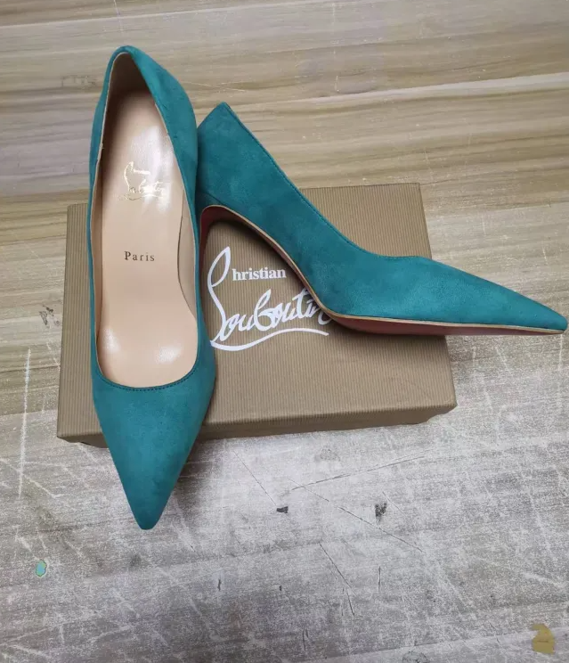 Outlet CL Heels with Box