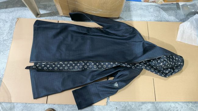 Wholesale Fashion Plus Size Coat for Women with Tags #LOV