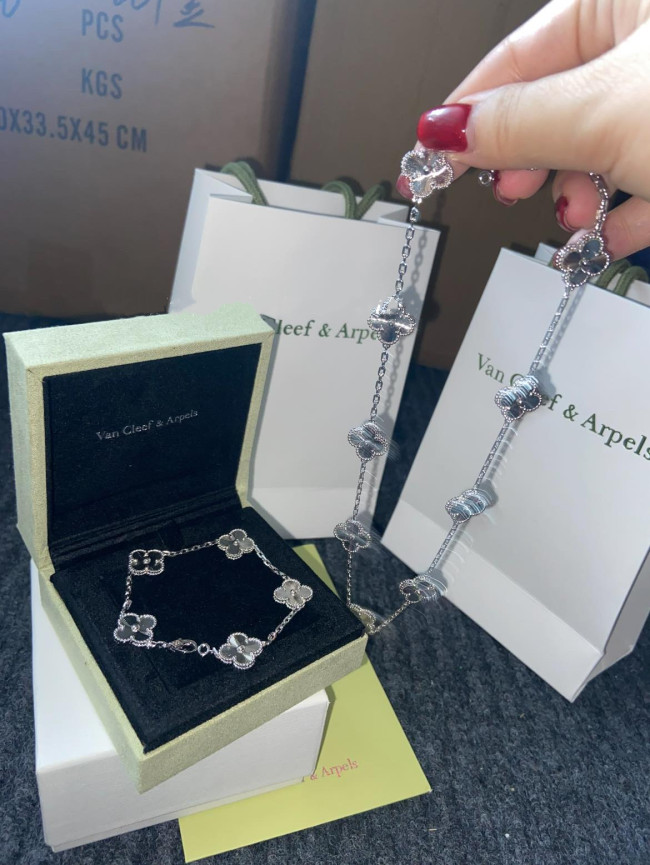 Quality Van Cleef Bracelet with Necklace Set with Box #NOO