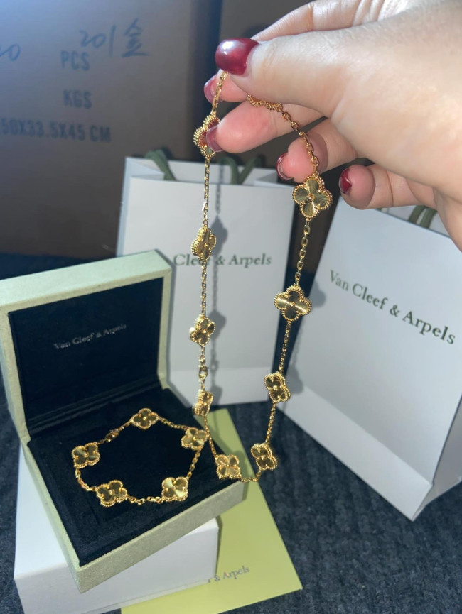 Quality Van Cleef Bracelet with Necklace Set with Box #NOO