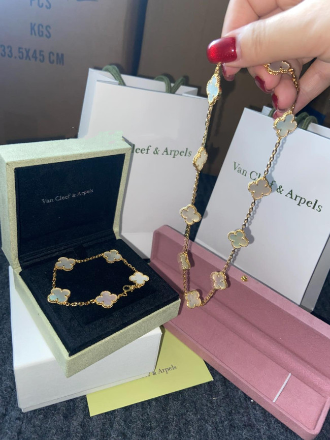 Quality Van Cleef Bracelet with Necklace Set with Box #NOO