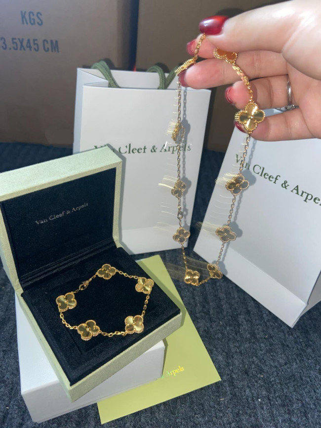 Quality Van Cleef Bracelet with Necklace Set with Box #NOO