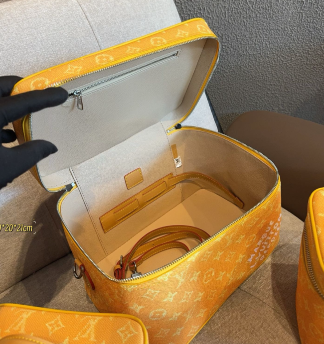 Quality Comestic Bag No Box #LOV