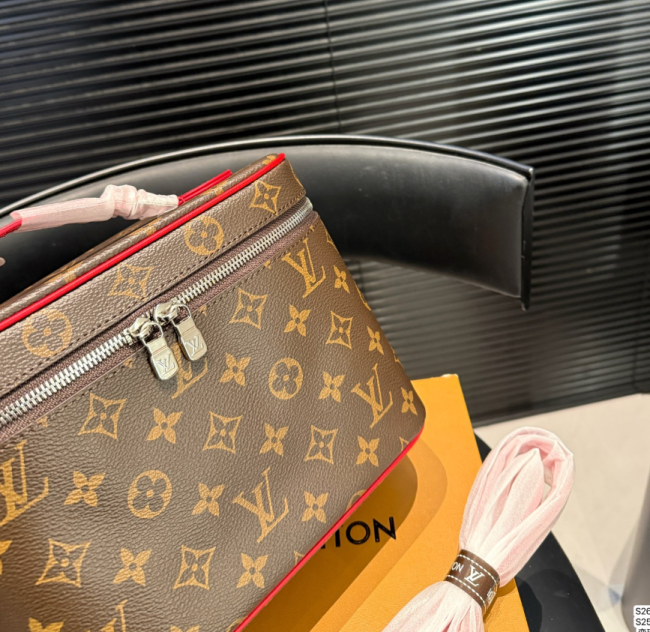 Quality Comestic Bag with Box #LOV