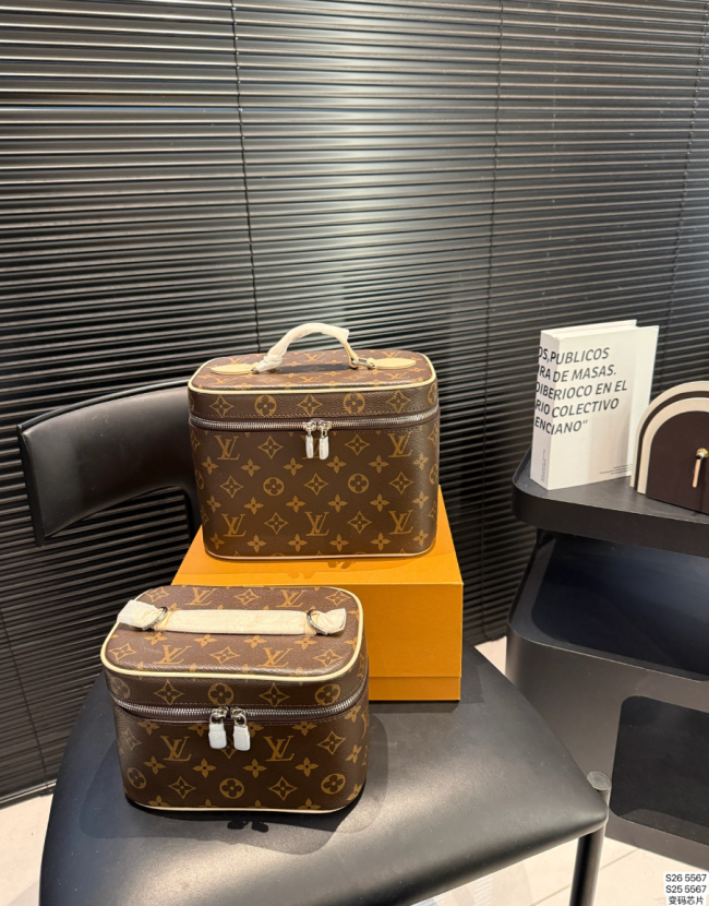 Quality Comestic Bag with Box #LOV