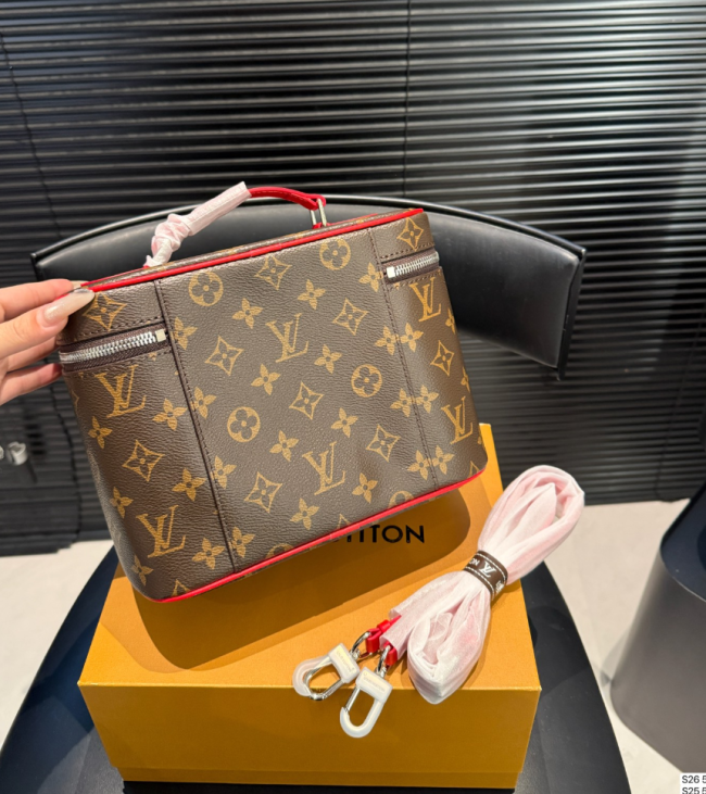 Quality Comestic Bag with Box #LOV