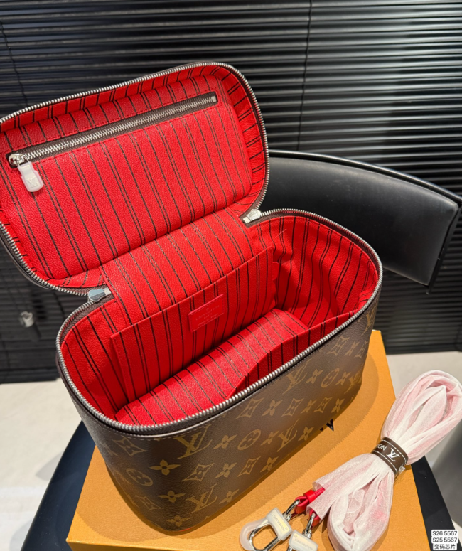 Quality Comestic Bag with Box #LOV