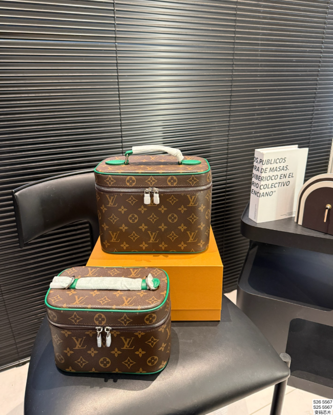 Quality Comestic Bag with Box #LOV