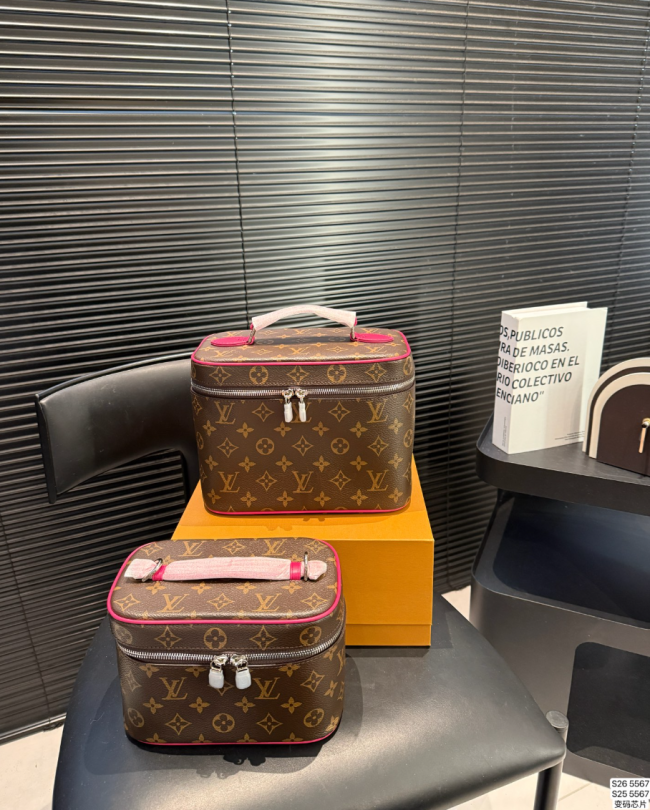 Quality Comestic Bag with Box #LOV