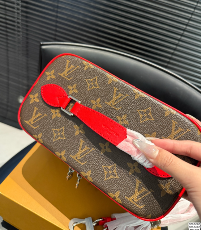 Quality Comestic Bag with Box #LOV