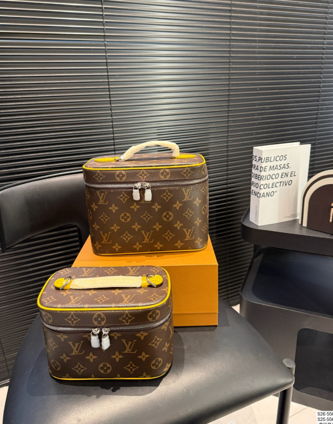 Quality Comestic Bag with Box #LOV