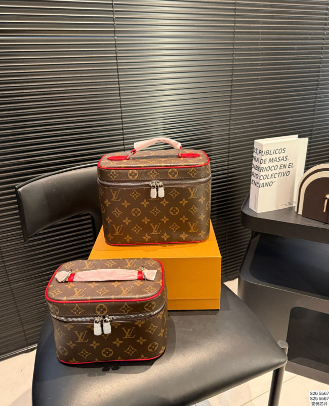 Quality Comestic Bag with Box #LOV