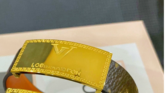 Fashion Bracelet with Box #GUI #LOV