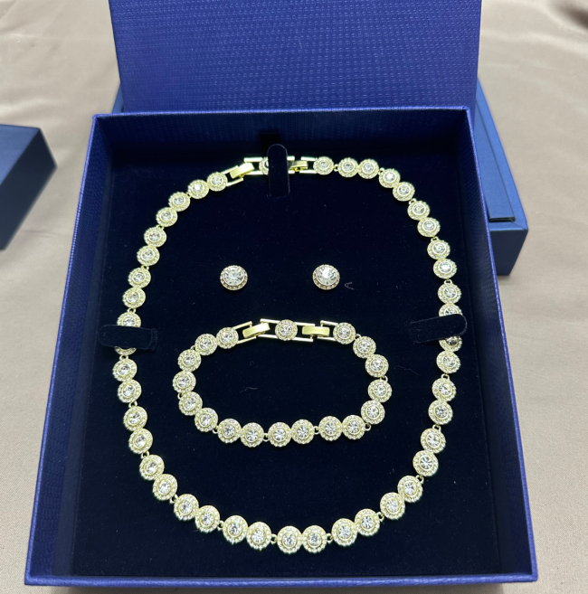 Quality Swarovski Necklace Bracelet Earrings Set with Box
