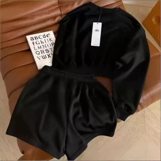  Fashion Alo Sweatshirt with Shorts Set with Tags 
