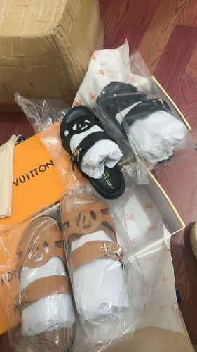 High Quality Sandals with Box Women Size 6-10 #LOV