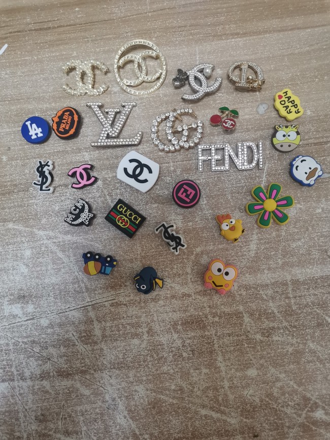 Crocs Charms Set 25 pcs Random