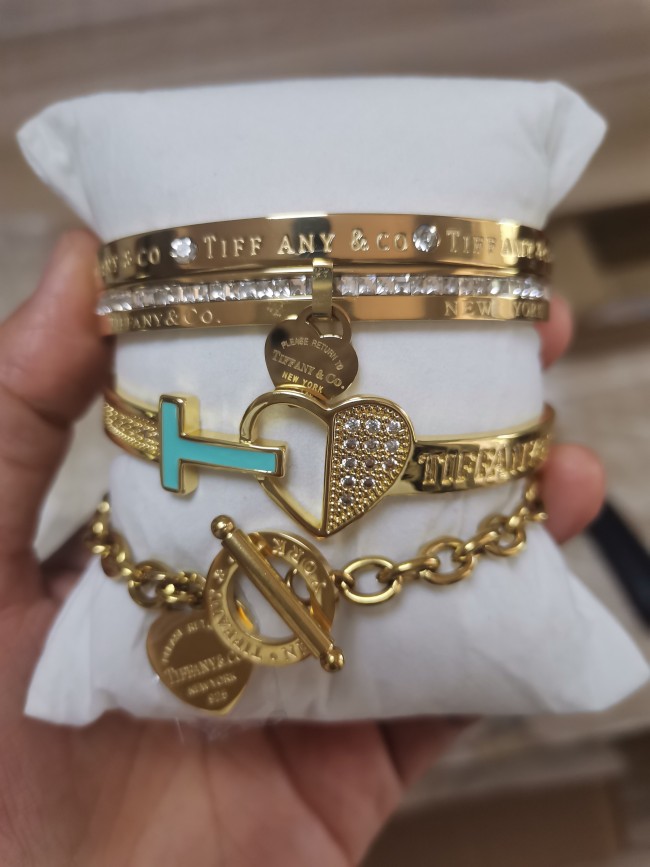 Fashion Bracelet Set with Box #TIF