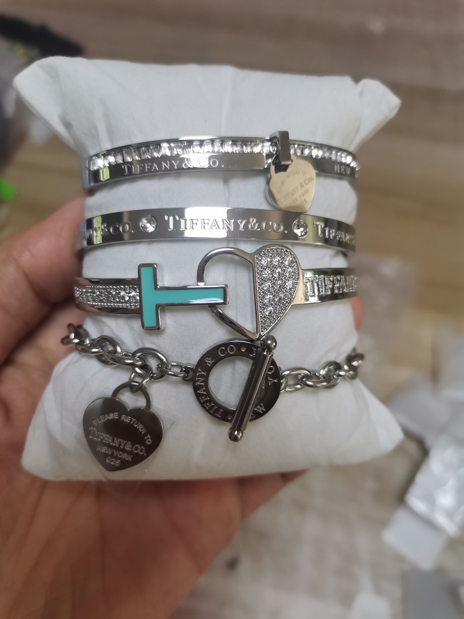 Fashion Bracelet Set with Box #TIF