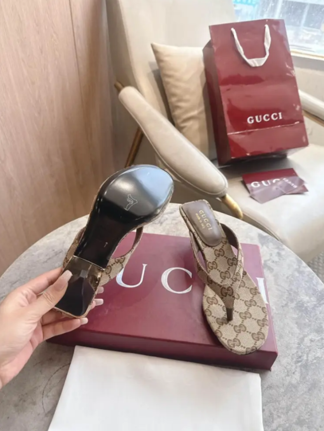 High Quality Flip Flops with Box Size 5-10 #GUI