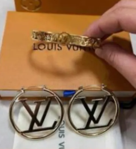 Eaarings with Bracelets Set with Box  #LOV