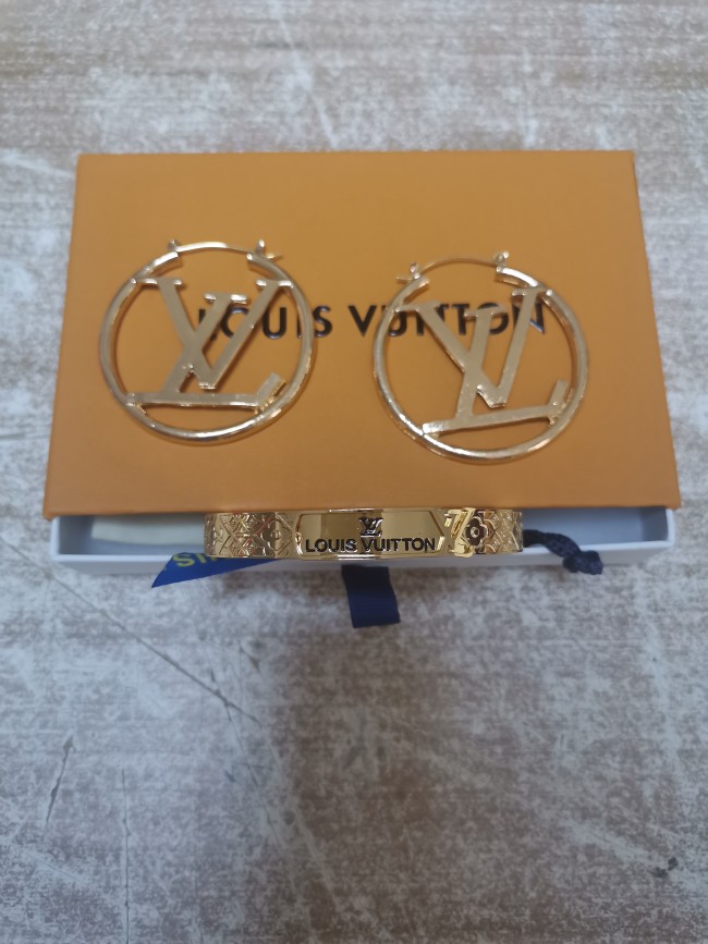 Eaarings with Bracelets Set with Box  #LOV