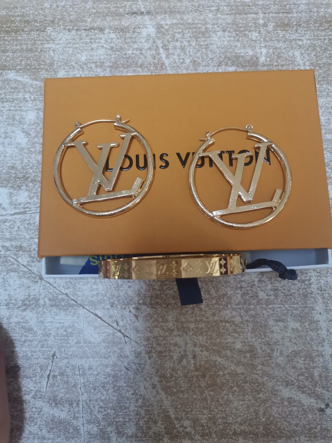 Eaarings with Bracelets Set with Box  #LOV