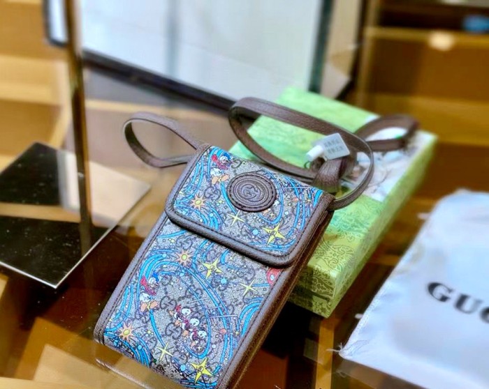 グッチ ディズニー コラボ ミニショルダーバッグ お財布ポシェット GUCCI x DISNEY（ディズニー）ドナルドダック プリント ミニバッグ  ポシェット かわいい 芸能人愛用 限定