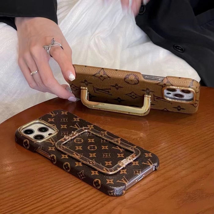 Vuitton iPhone13ProMaxケース 金属ベルト付き