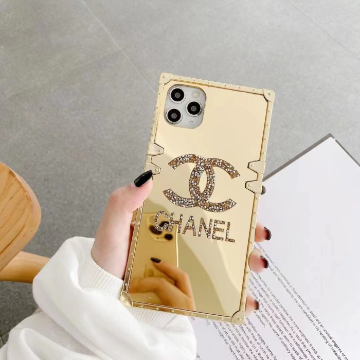 Chanel iPhone13ProMaxケース ラインストーン付き