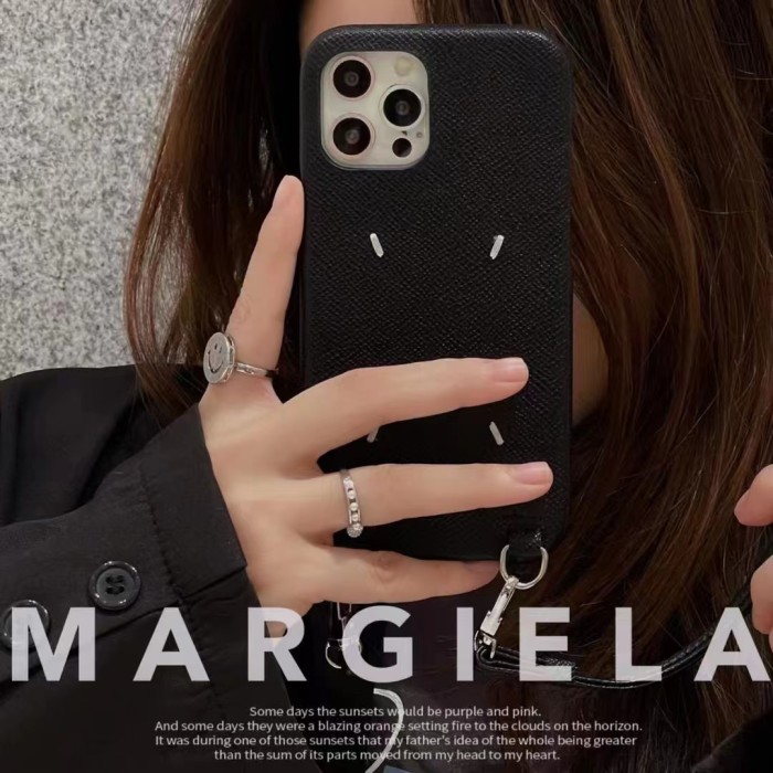 マルジェラ iPhone11ProMaxケース ストラップ付き