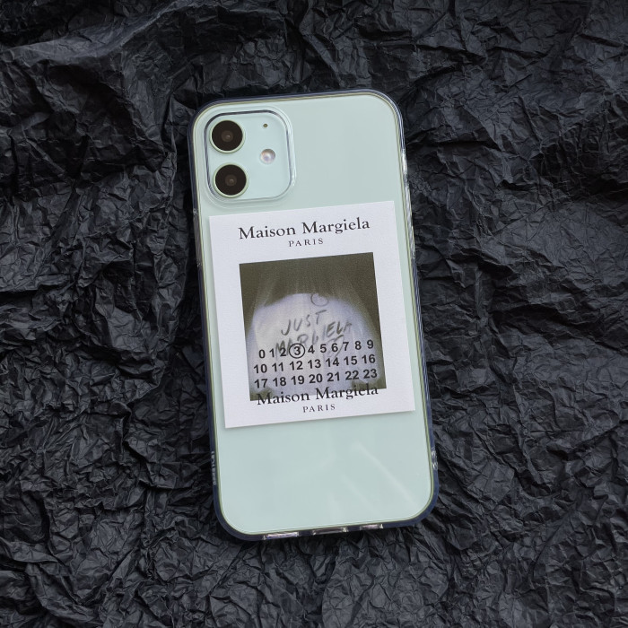 メゾン マルジェラ iPhone 14 Proカバー ロゴ付き