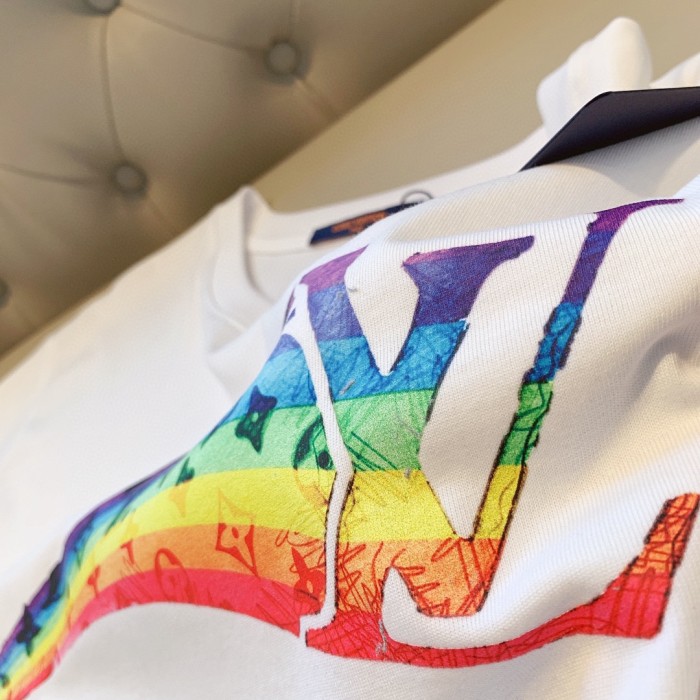 Louis Vuitton Counter Quality LV Rainbow Print For Men And Women T-shirt With All Tags ALV-012