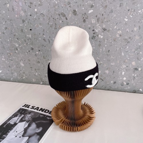 CHANEL Knitted Hat with Box BEN-033