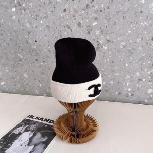 CHANEL Knitted Hat with Box BEN-032
