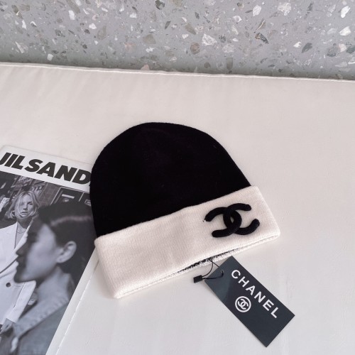CHANEL Knitted Hat with Box BEN-032