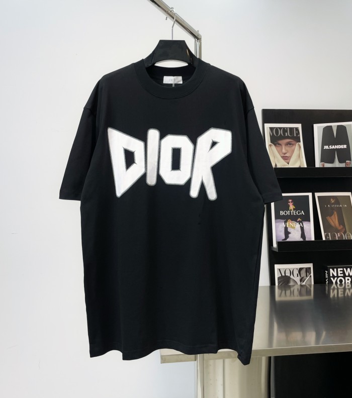 High Quality Dior 220g 100% Cotton Hand Drawn Graffiti Logo T-shirt for Women and Men with Original OPP Package and Tags DRTS-008