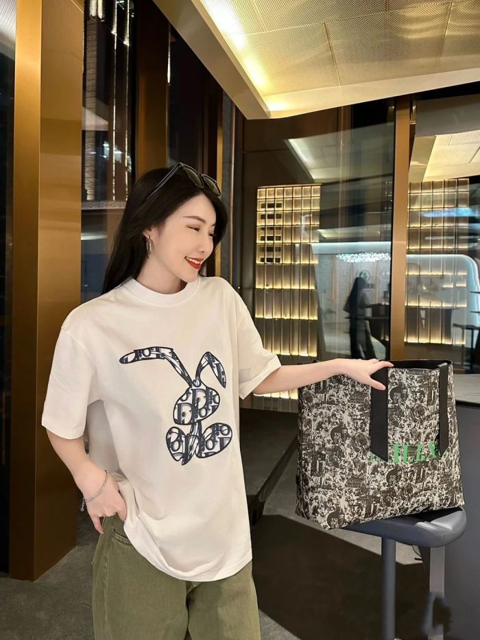 High Quality Dior 220g 100% Cotton Print Rabbit Logo T-shirt for Women and Men with Original OPP Package and Tags DRTS-048