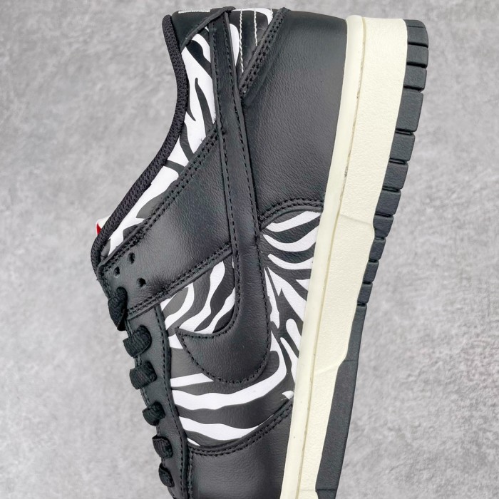Nike Dunk SB Low Quartersnacks Zebra