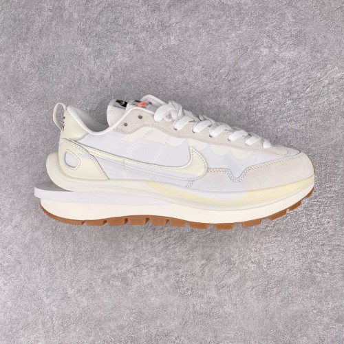 Nike Vaporwaffle Sacai Sail Gum