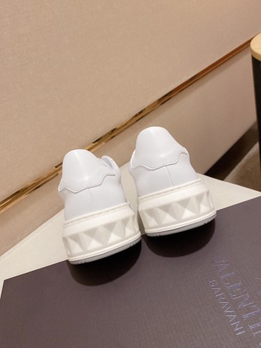 Valentino Garavani Low-top sneakers 9