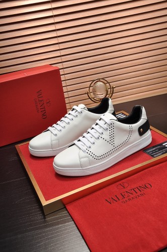 Valentino Garavani Backnet VLOGO low-top sneakers 2
