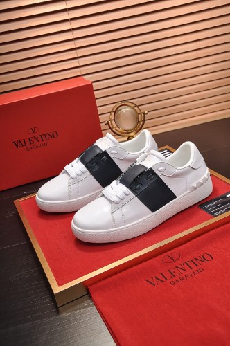 Valentino Garavani Rockstud Untitled calfskin sneaker 26