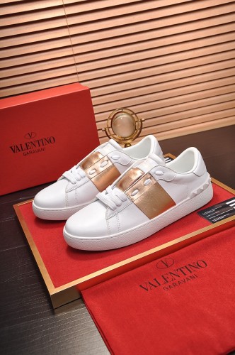Valentino Garavani Rockstud Untitled calfskin sneaker 34
