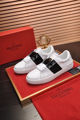 Valentino Garavani Rockstud Untitled calfskin sneaker 29