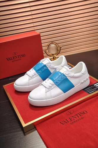 Valentino Garavani Rockstud Untitled calfskin sneaker 25