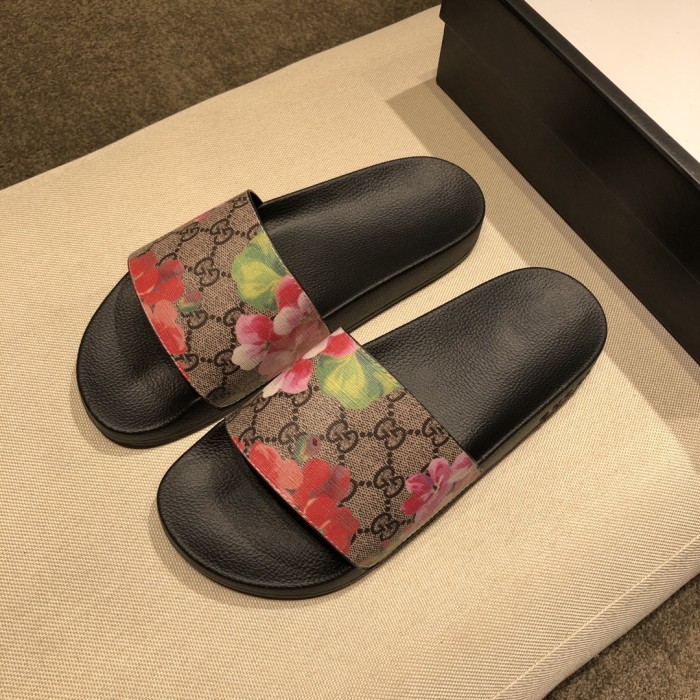 Gucci Slippers 35