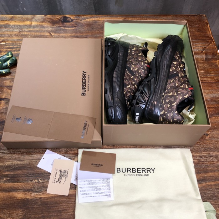 Burberry Arthur Vintage Sneaker 35