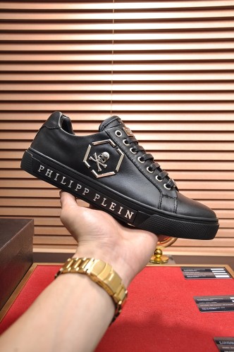 Philipp Plein Low Top Sneakers 37